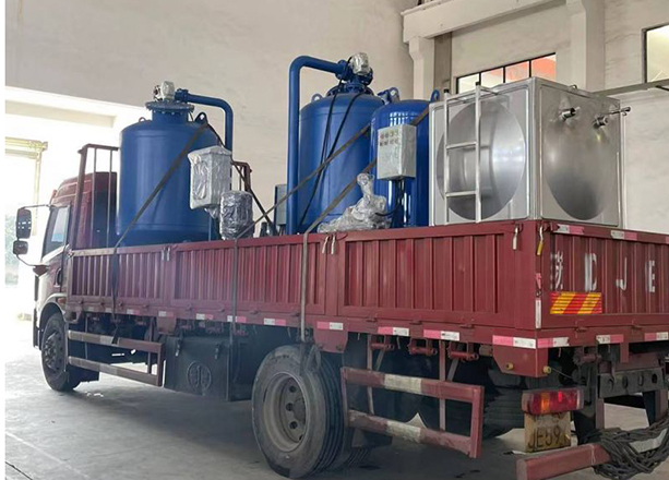 江蘇金壇整車(chē)直達(dá)石英砂過(guò)濾器2套和定壓補(bǔ)水機(jī)組1套